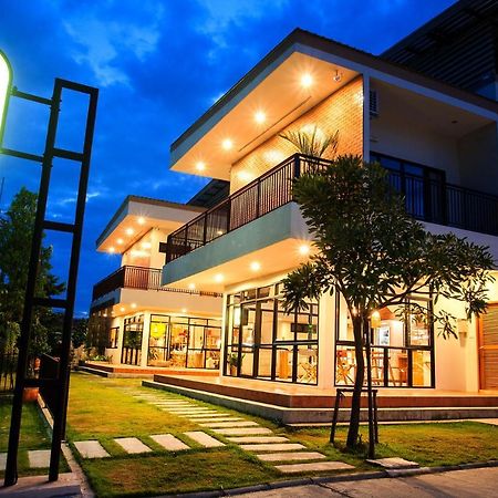 Yellow Moon Hotel Паттайя Экстерьер фото