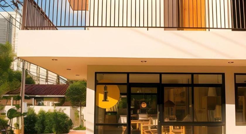 Yellow Moon Hotel Паттайя Экстерьер фото
