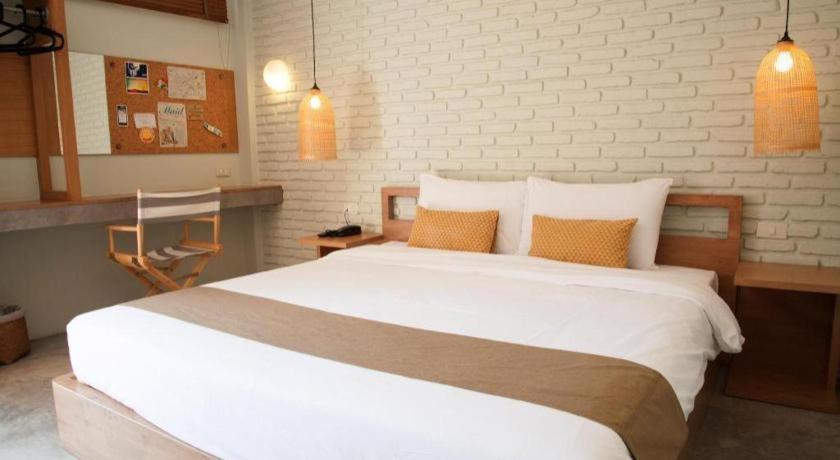 Yellow Moon Hotel Паттайя Экстерьер фото