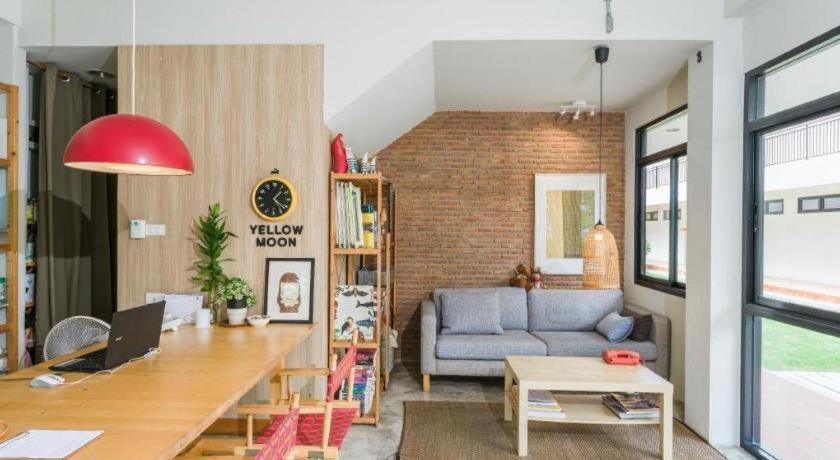 Yellow Moon Hotel Паттайя Экстерьер фото
