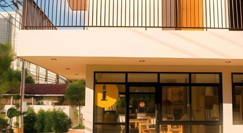 Yellow Moon Hotel Паттайя Экстерьер фото